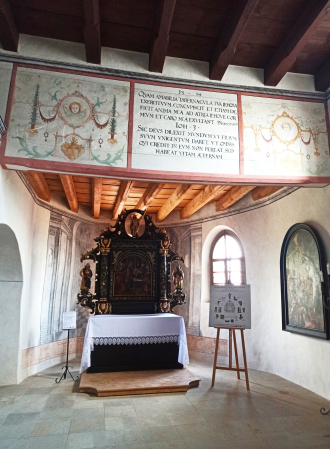 Zrestaurovany-oltar-v-kaplnke-hradu-Lupca-